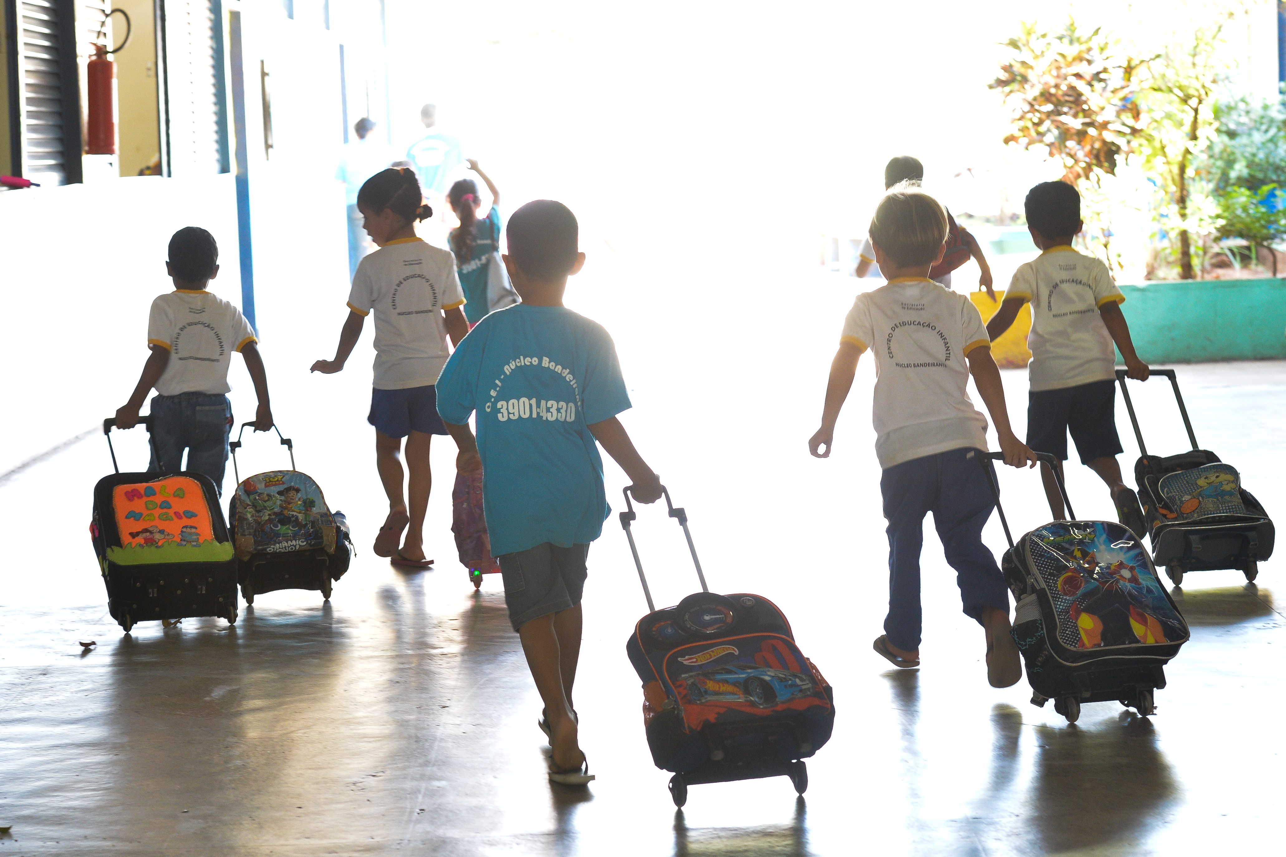 Projeto de lei municipal de autoria da vereadora Helena reduz mensalidade escolar durante pandemia.